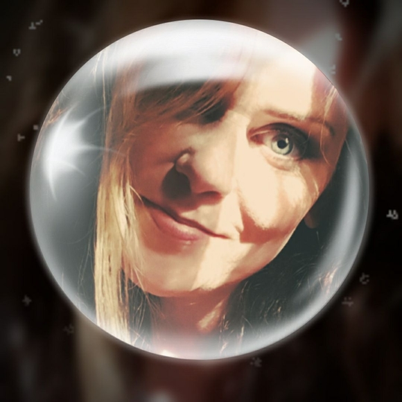 Meet your Posher, Laura - Picture 1 of 1